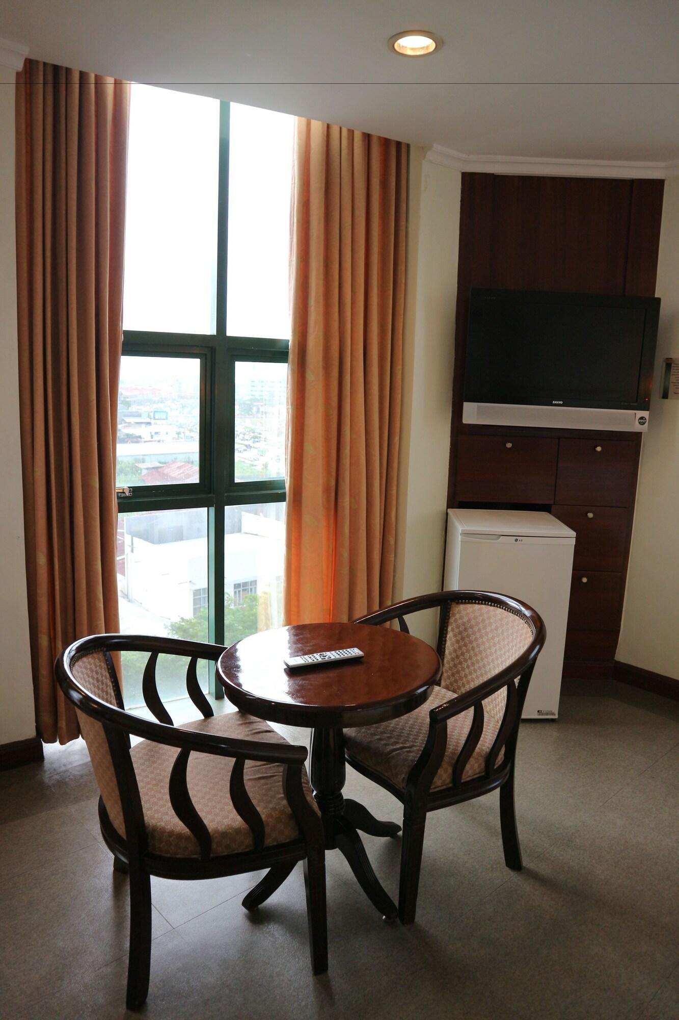 Iloilo Business Hotel Exterior photo