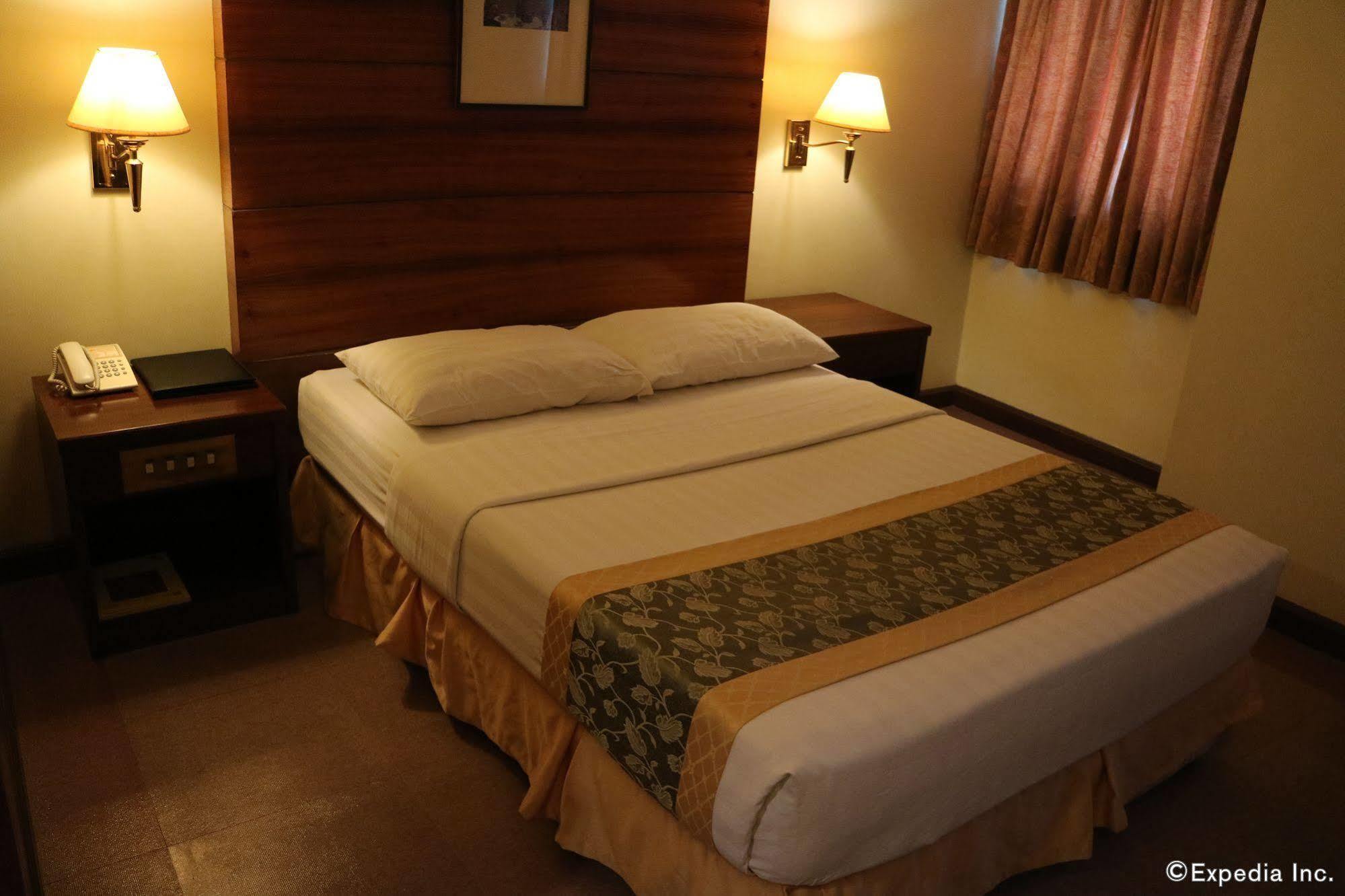Iloilo Business Hotel Exterior photo