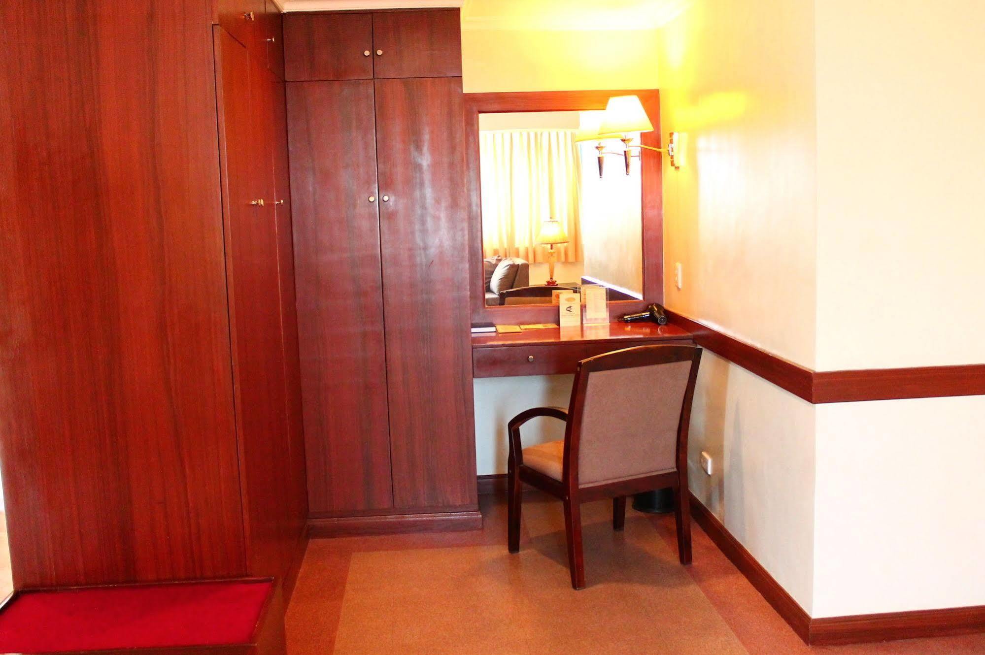 Iloilo Business Hotel Exterior photo